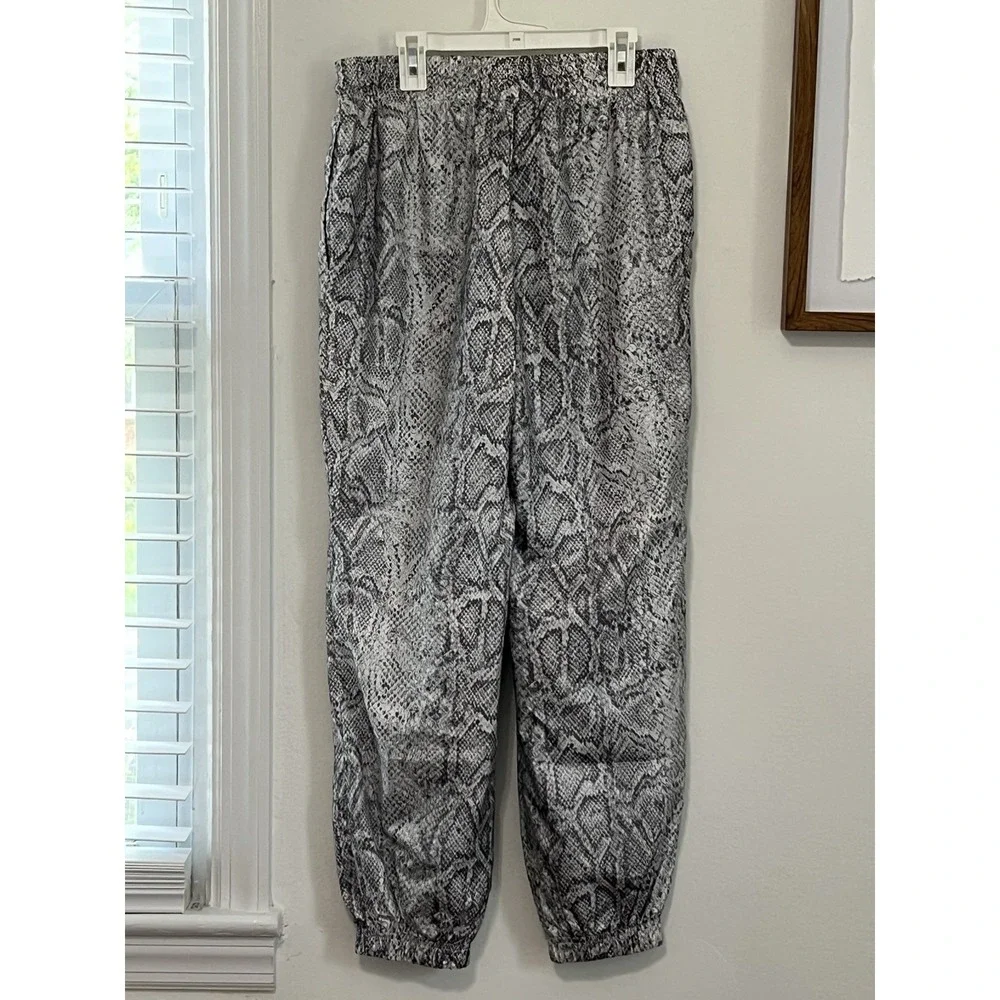 Nike Python Print‎ Jogger Pants Womens White Black Snakeskin Athletic Lounge S